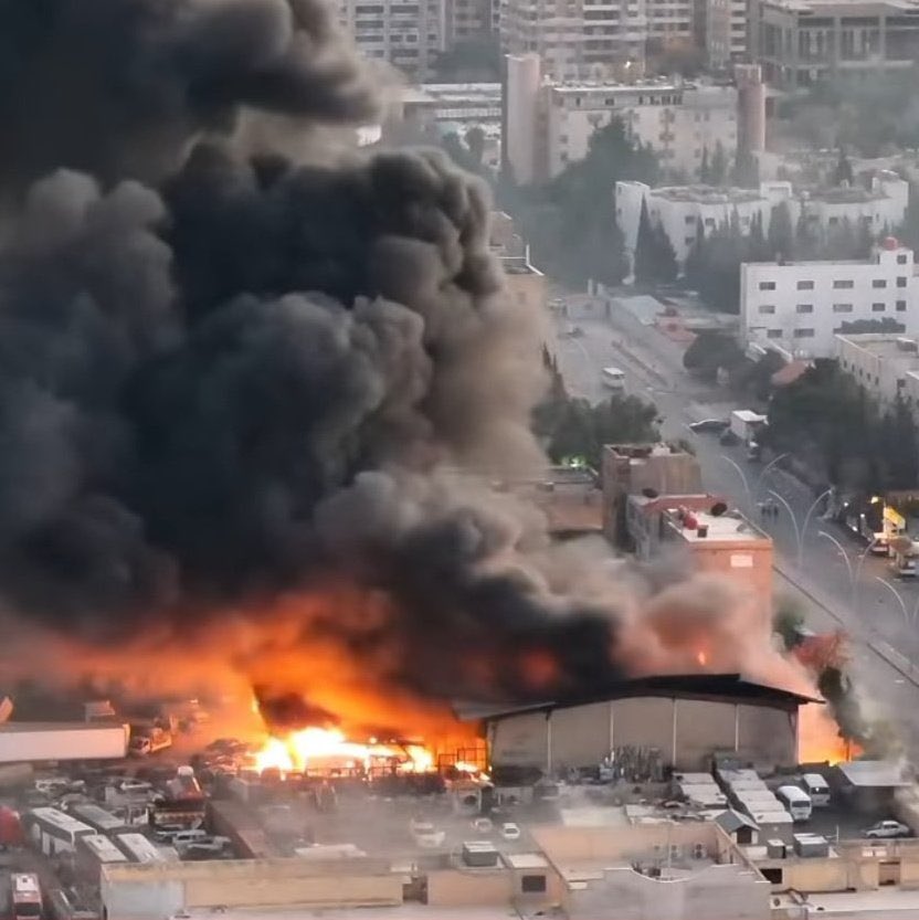Vivan_00's tweet photo. This's Damascus.
Israel's bombing Syria’s capital,1 of d oldest cities in history,standing for over 11,000 yrs,w/ the heaviest bombardments ever.
ISIS in Syria's finished.

#Syria  #USA #Turkey #JaN #HTS  #FSA #Israel #bombblast
#SyrianCivilWar #Russia
https://t.co/4lVEOxFxSt https://t.co/5ZGZcpFnhy