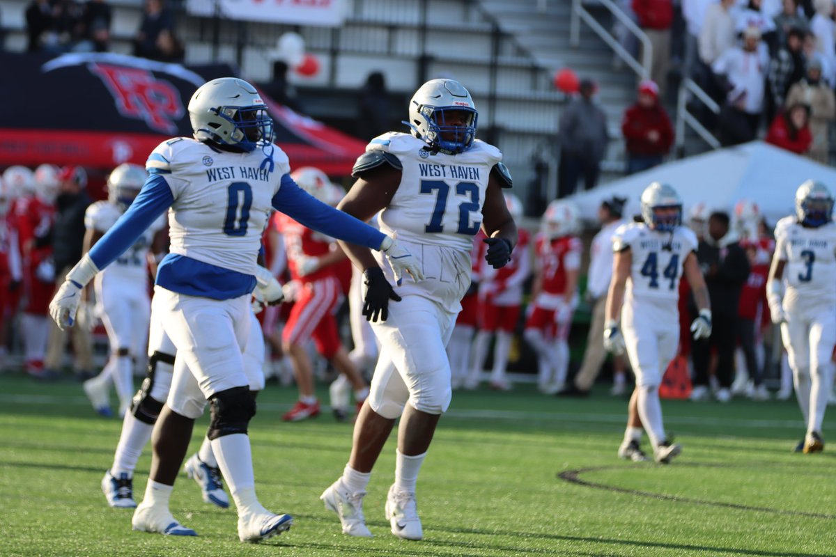 CarterEdwards99's tweet photo. Semifinals win over Fairfield Prep 42-7
1TFL &amp; a Qb hurry as a sophomore on Varsity 
Position: Nose guard https://t.co/cT3cGNHkUe