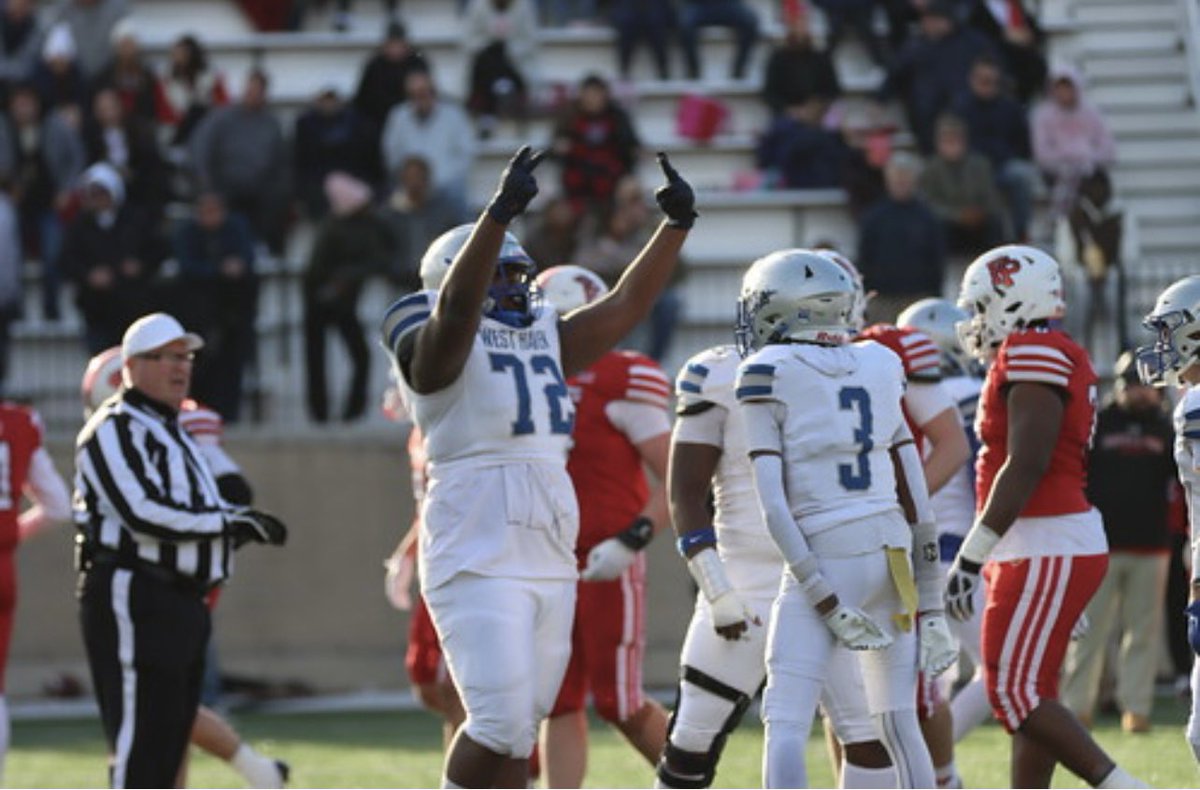 CarterEdwards99's tweet photo. Semifinals win over Fairfield Prep 42-7
1TFL &amp; a Qb hurry as a sophomore on Varsity 
Position: Nose guard https://t.co/cT3cGNHkUe
