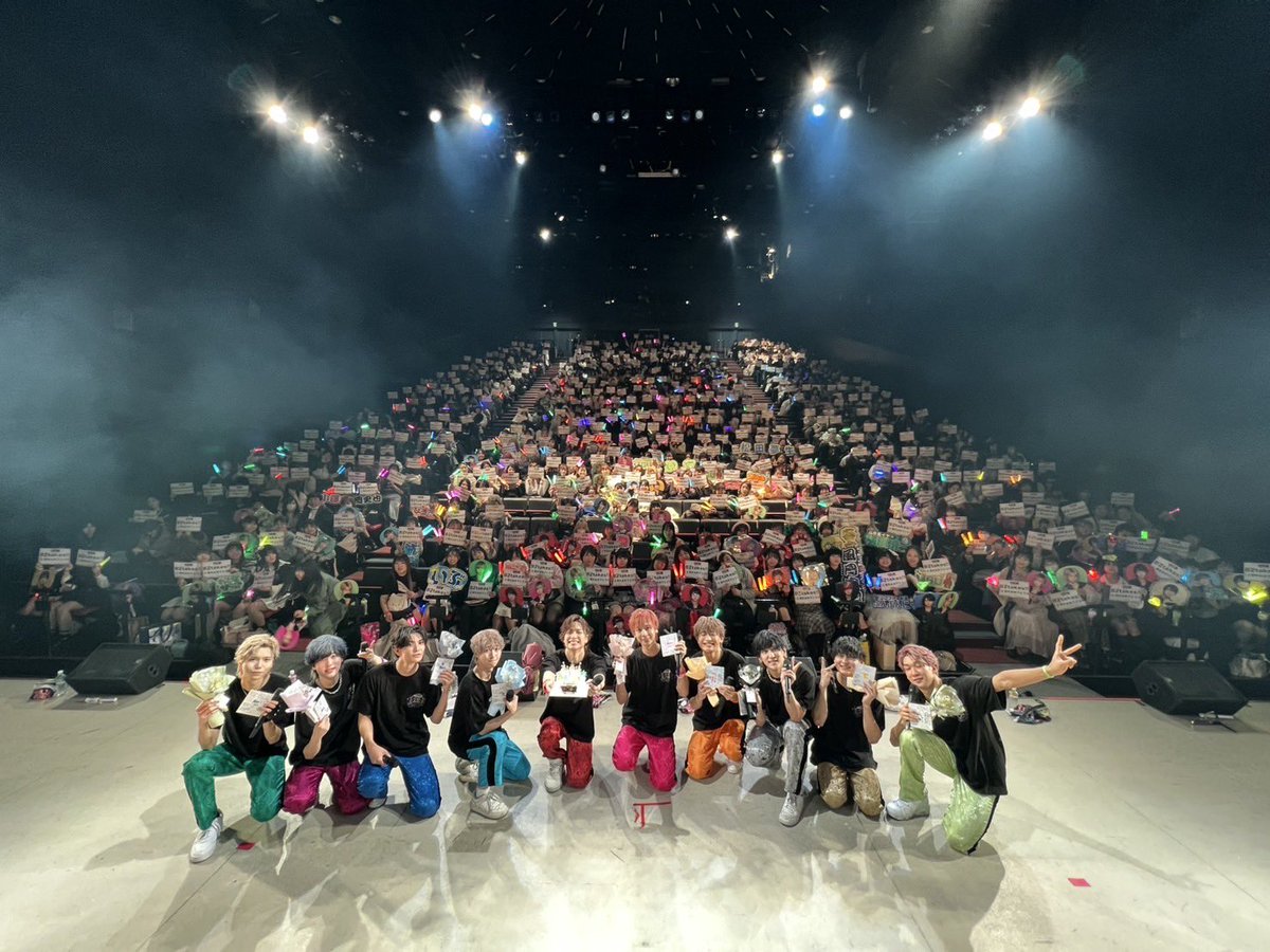 IBUKI070401's tweet photo. 12周年ワンマンライブほんとにありがとう！😭
最高な景色と最高なライブが出来たのもみんなのおかげでした！また切磋琢磨して頑張っていくのでこれからも応援よろしくお願いします！🔥
今日から3Daysなのでよろしくお願いします！😂 https://t.co/Yv3fOlZTvn