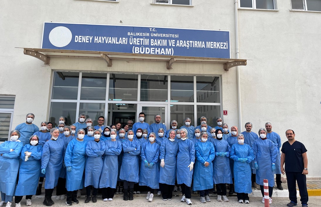 balikesiruni's tweet photo. BAÜN Hayvan Deneyleri Yerel Etik Kurulu (BAÜNHADYEK) ve Deney Hayvanları Üretim Bakım ve Araştırma Merkezi (BAÜNDEHAM) tarafından, BAÜNSEM ve BAUZEM iş birliği ile gerçekleştirilen “9. Deney Hayvanları Kullanım Sertifikası Kursu” başarıyla tamamlandı.
https://t.co/rol0sC7g3C https://t.co/pOW3HPDTAH