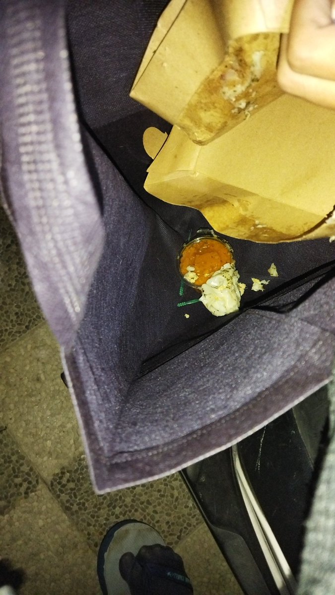 estehthebest's tweet photo. SIAPA YANG NGGAA MARAH!! DIMSUM JUALAN GUE DI MAKAN SAMA TUKANG PARKIR CAFE TEMPAT GUE KERKOL. ITU PADAHAL NIATNYA GUE ANTERIN KE CUSTOMER TERAKHIR, KOCAK SEMOGA HALAL DEH MASUK PERUT LU!! https://t.co/Rs9WmePfY2