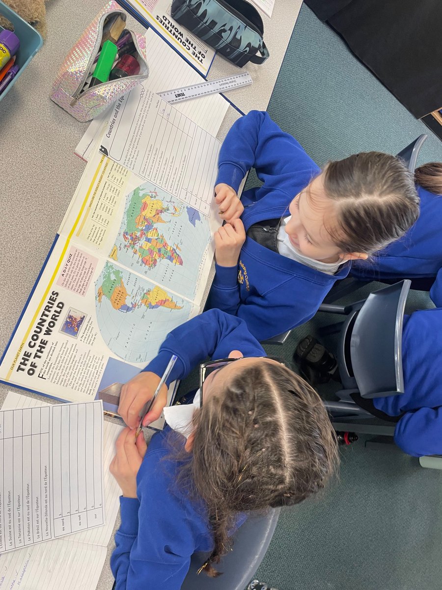 stjosephskly's tweet photo. We are exploring different countries and their proximity to the Equator in French this afternoon! 🇫🇷 #teamyew #SJKFrench https://t.co/FUJ53c9QdZ