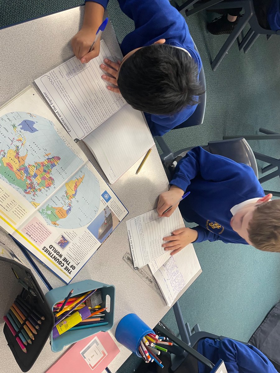 stjosephskly's tweet photo. We are exploring different countries and their proximity to the Equator in French this afternoon! 🇫🇷 #teamyew #SJKFrench https://t.co/FUJ53c9QdZ