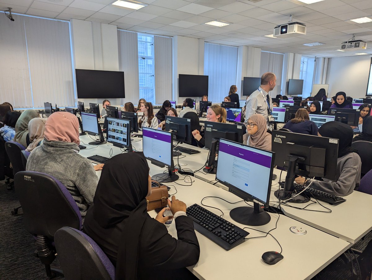🤝| <a href="/AstonBusiness/">Aston Business School</a> School joins CyberFirst programme to strengthen cyber security education and innovation

🙌 Students will benefit from exclusive scholarships, internships and guaranteed job offers from GCHQ among others

👉t.ly/GOy4b

#TeamAston