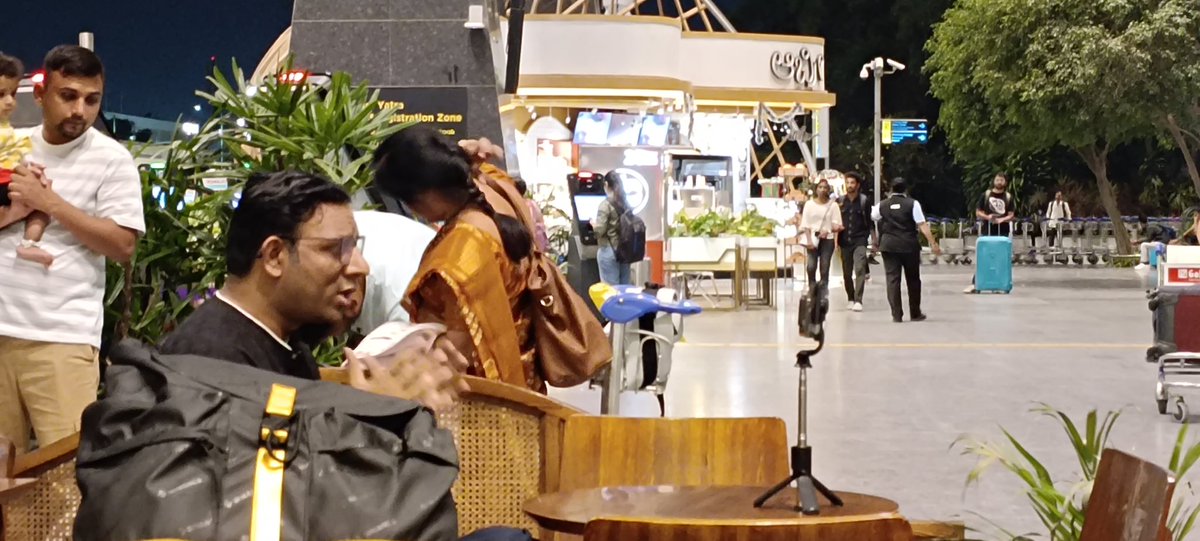Shaanush's tweet image. Caught @pushpendrakum recording for his channel at the Bangalore Airport and later chatted with him about his experience at #IBW &amp;amp; #Web3 future in general. 

#letspivot