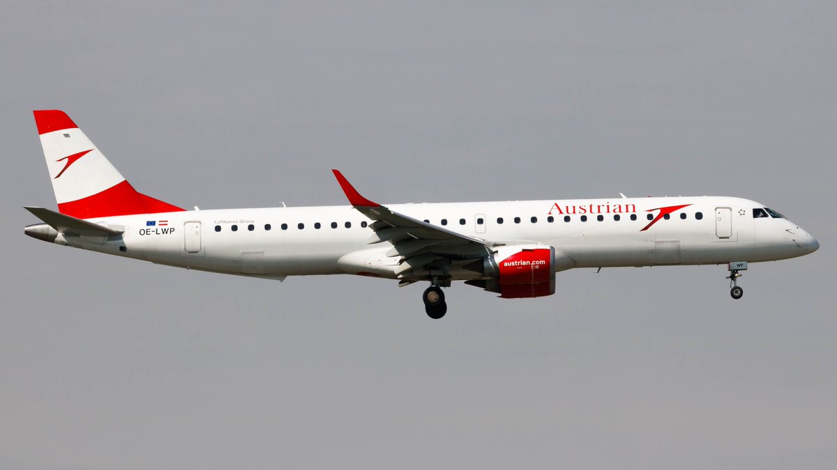 ChopinAirport's tweet image. 🇵🇱✈️🇦🇹 #FirstFlight – miło nam poinformować o kolejnym, nowym połączeniu z @ChopinAirport . W sobotę @_austrian zainaugurował loty do Innsbrucku.

🏔️ Jest to drugie, w tym sezonie zimowym połączenie do stolicy Alp. Narodowy przewoźnik Austrii będzie oferował rejsy co tydzień, w
