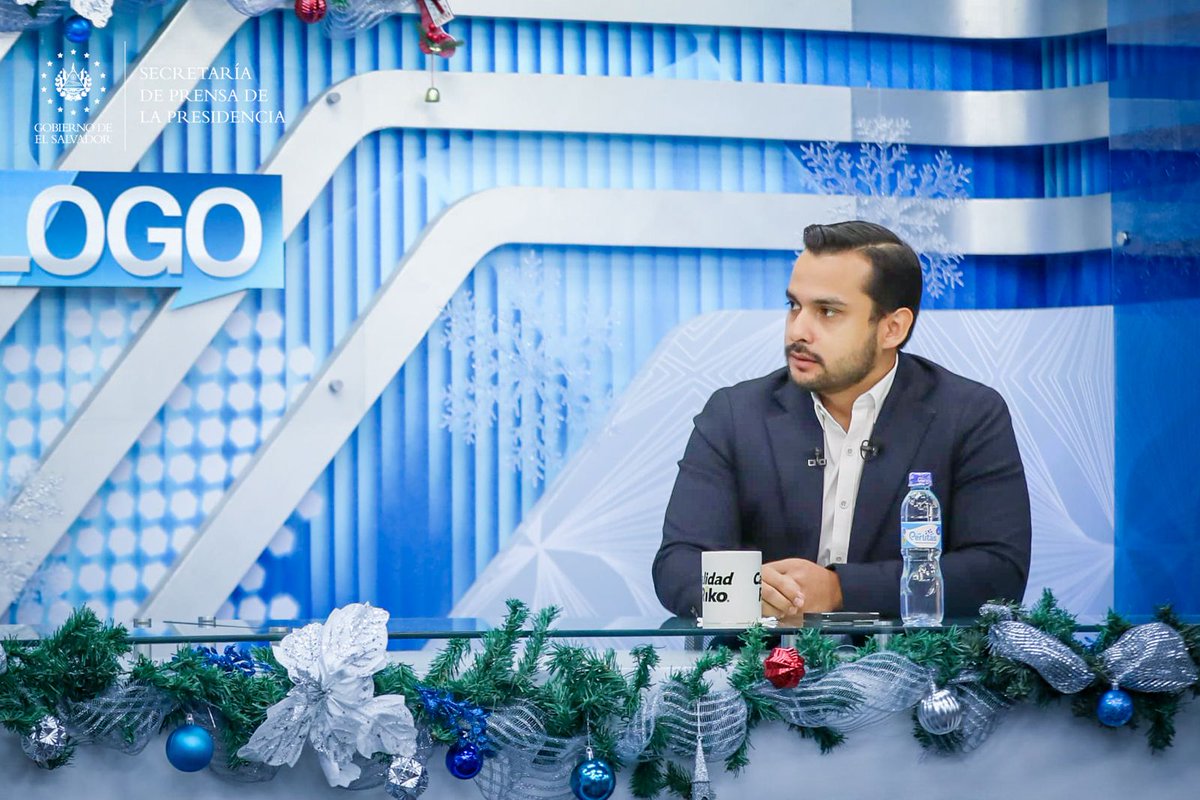 SecPrensaSV's tweet image. #SemáforosInteligentes | &quot;Dado los viajes de prueba que hemos tenido, disminuyeron los tiempos de traslado entre nueve a cuatro minutos y medio. Es una reducción importante&quot;, añade el titular del @VMTElSalvador, @NelsonReyesSV. #SecretaríaDePrensa