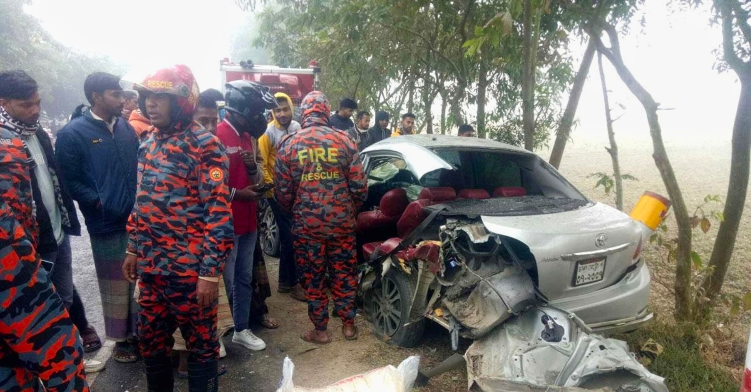 নওগাঁয় বাস-প্রাইভেটকার মুখোমুখি সংঘর্ষে নিহত ২