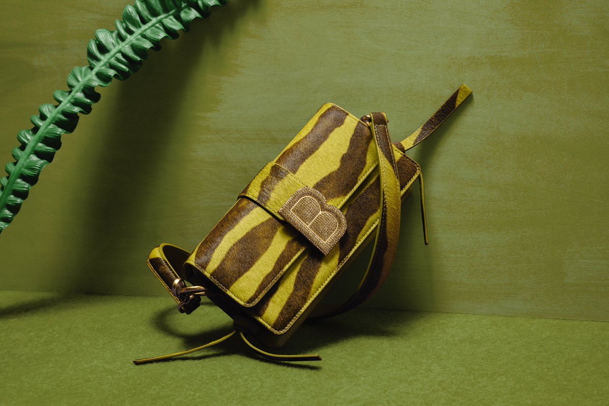 New Medium Nia Bags drop this Friday 12/13! Can’t wait ! 

Xoxo
- BB