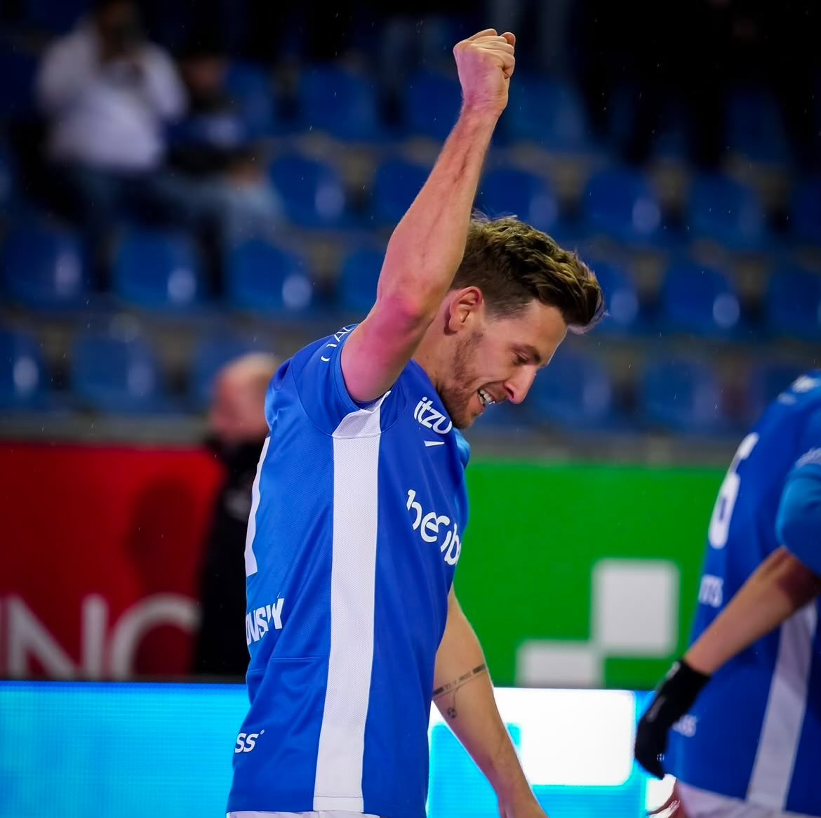 KRCGenkScout's tweet photo. Patrik Hrosovsky 🇸🇰(32) in his last 6 games for Genk:

4 starts📍
5 goals⚽️
1 assist🅰️

4x MOTM🌟

What a month it has been for our Slovakian international! He has single handedly won us some very important games. Aging like fine wine!

(Extend his contract, @KRCGenkofficial 😉) https://t.co/j5LznE01OG