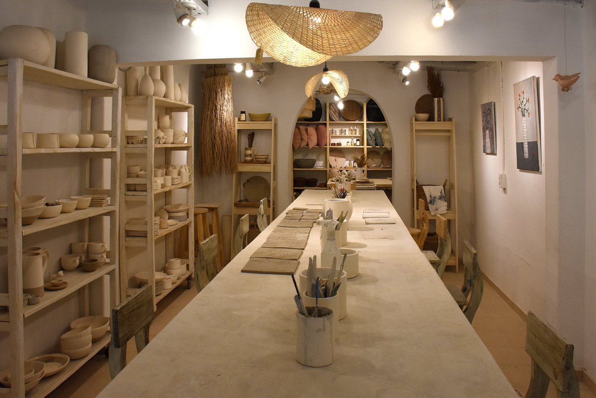 Cultura_Mza's tweet photo. 🔍 Si buscas un lugar de cerámica exclusiva y deco de hogar, pásate por Ana Simionato
📍Aguinaga 1436, Lujan de Cuyo
👉🏻 ¿Sabías que hay promos especiales?
🏷 Usa el código #CreativaNavidad y descubrilas
#CulturaMendoza #IndustriasCreativasMendoza https://t.co/OwPa9hnU5a