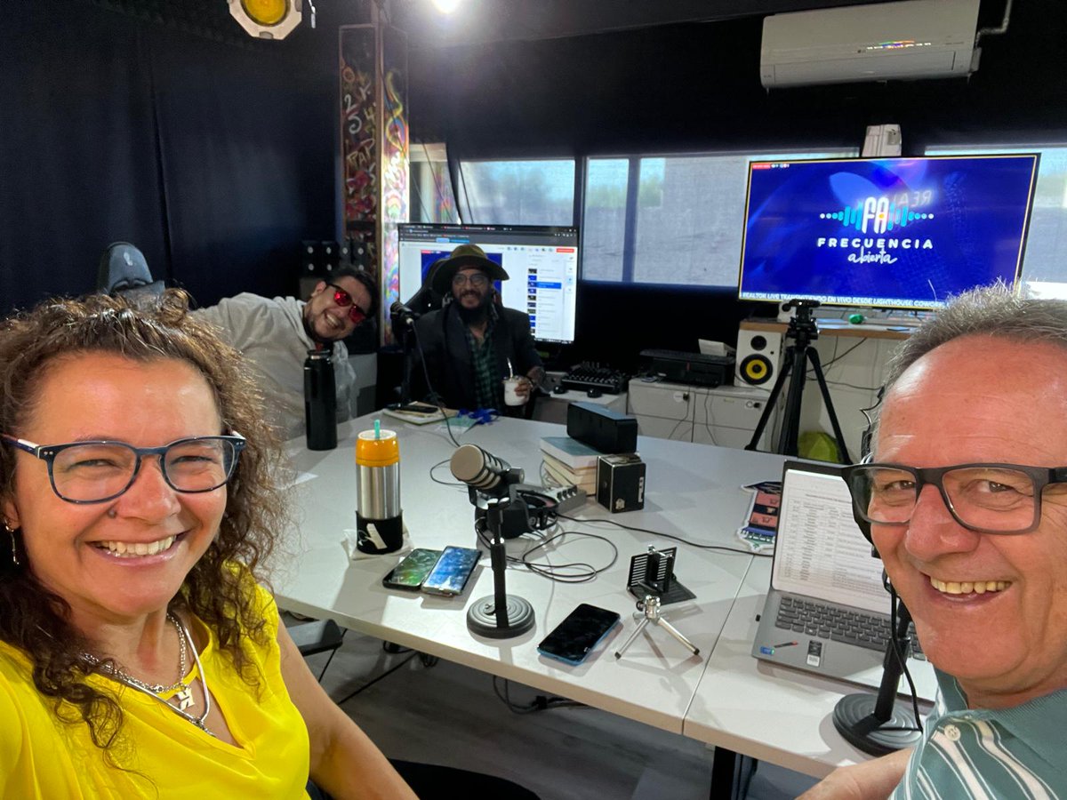 ‼️Hoy en Frecuencia Abierta👇 Desde las 9.00hs. 
youtube.com/live/RHopKhSOT…

* Cámara Inmobiliaria Punta del Este- Maldonado
*Diputado Juan Martín Rodríguez. El Partido Nacional que viene.
*Carlos “Toto” Núñez. La renovación de referentes en el Frente Amplio.
*Noelia Correa-Deportes