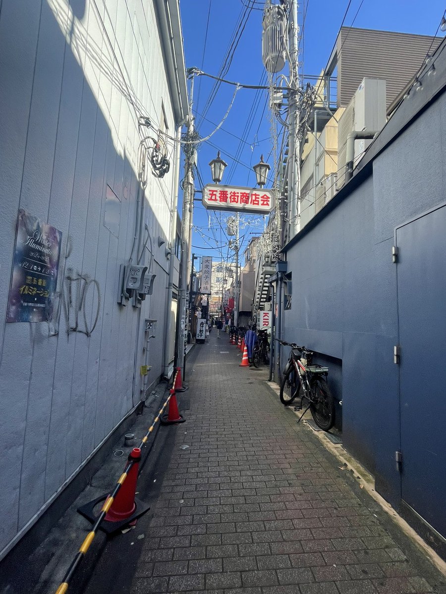 chuchu_2513's tweet photo. 普通に写真を撮り忘れたんですが、劇団可燃物さんの舞台に行きました。

元同期とその時の講師の方が同じ舞台に出演してるって……なんか感慨深いですね😌
観劇とお手伝い、皆さん優しく気さくで素敵な空間でした。だからこそこの作品が仕上がったんだなと思う今日この頃です、、
#可燃サンタ https://t.co/PQK8DADDFQ