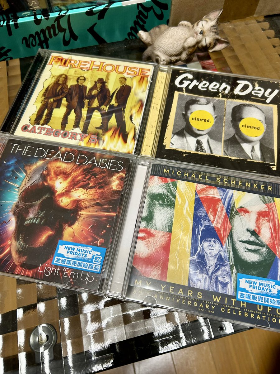 DreamCh24621504's tweet photo. Hi, guys.
I listened to these CDs on December 9th, 2024.

Category 5 / FireHouse
#MichaelFoster
Nimrod / Green Day
#TréCool
Light 'Em Up / The Dead Daisies
My Years with UFO / Michael Schenker

I gotta start to choose the best CD released in 2024.
A year has gone by really fast. https://t.co/ev0k4gKExA