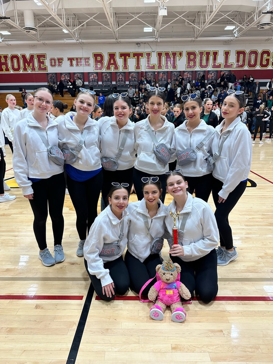𝐁𝐀𝐓𝐀𝐕𝐈𝐀 ☑️

we are so proud of JV’s debut &amp; varsity’s 2nd comp of the season! 

🥉JV Jazz 
🥇Varsity Routine 2
🥉Varsity Routine 1

Catch us this Sunday at Stevenson!