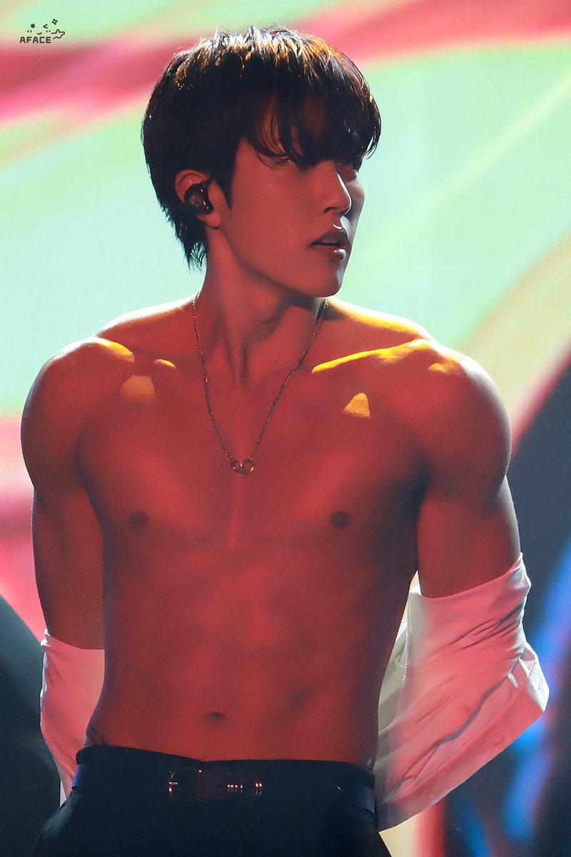 afacetoinfinite's tweet photo. 241206 LIMITED EDITION

이거 진짜 ..🔞

#인피니트 #INFINITE
#15TH_ANNIVERSARY_CONCERT
#LIMITED_EDITION
#이성열 #SUNGYEOL https://t.co/1sjetmds3g