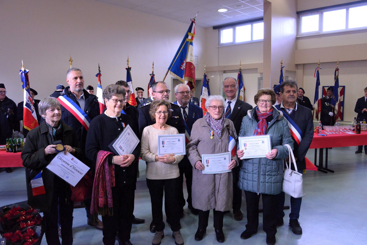 Prefet68's tweet photo. #80AnsLibération 🇫🇷
A l'occasion du 80e anniversaire de la Libération, Jean-Marie Wendling, sous-préfet d'Altkirch, a présidé ce dimanche 8 décembre, la cérémonie commémorative de la commune de #Walheim, aux côtés de Michel Pflieger, maire de Walheim et en présence des élus et des autorités civiles et militaires.
➡Un moment solennel de recueillement honore la mémoire des victimes de la Seconde Guerre mondiale, qui se sont battues contre le nazisme et l'Occupation de la France
Cet événement a également eu pour objectif de sensibiliser les plus jeunes au devoir de mémoire et de leur transmettre les valeurs républicaines défendues par ceux qui ont péri pour la Nation.
