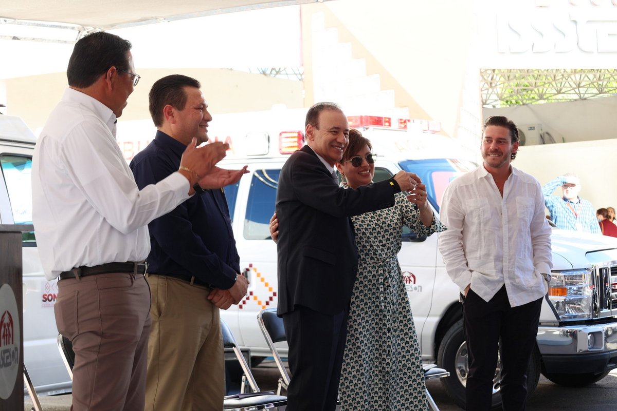 IssstesonGob's tweet photo. ℹ️ El plan de fortalecimiento del servicio médico #ISSSTESON ✅ llevado a cabo con el apoyo del Gobernador @AlfonsoDurazo y encabezado por Luis Alonso Osuna Cota se mantiene firme y hoy recibimos 8 ambulancias 🚑 para beneficio de nuestros derechohabientes en el estado.

1️⃣▶️2️⃣ https://t.co/rehqSImgij