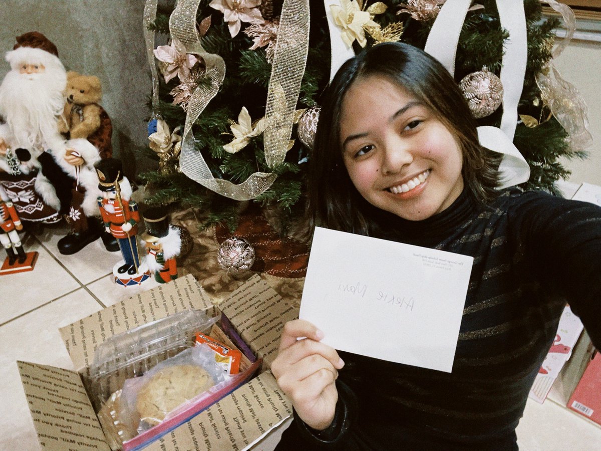 snowscholarship's tweet image. Our #SnowScholars are feeling the love! 💙 This program is one of their favorite services, especially during this busy and exhausting time of year. Thank you to everyone who supported the Care Package Program—you’ve brought joy and encouragement to 637 scholars this year!