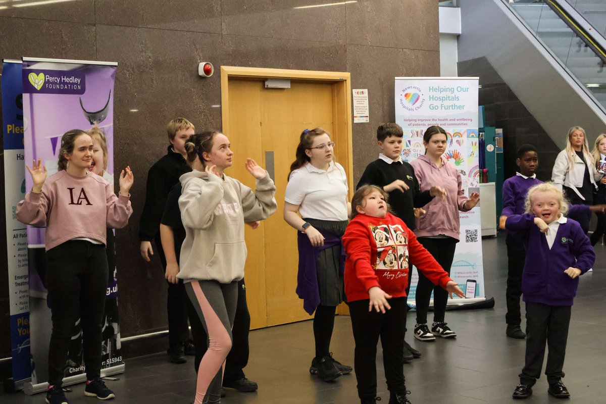 percyhedley's tweet photo. Our Signing Choir from Northern Counties visited the Royal Victoria Hospital in Newcastle for a performance, delighting the crowds with a selection of festive and pop music 🎶💜
#DeafAwareness #SigningChoir #RVIHospital #ThankYou #Christmas @NewcastleHosps @Newcastle_NHS https://t.co/SiWYF1BheM