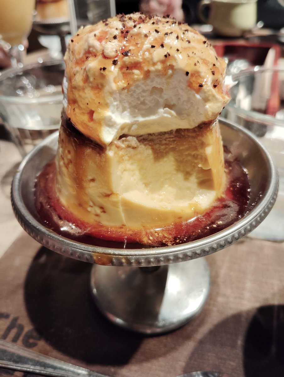 jugem_thain's tweet image. 先日、久しぶりのメンバーで忘年会を✨話が止まらず9時間喋りっぱなし(笑)🌸泣いて😢笑った😂
三軒ご飯も美味しかったけどThe cafeのプリン🍮美味しかった✨甘さ控えめのプリンとクリームに苦甘カラメルソースと砕いた珈琲豆…✨(。-`ω´-)ﾝｰ
 #Thecafe