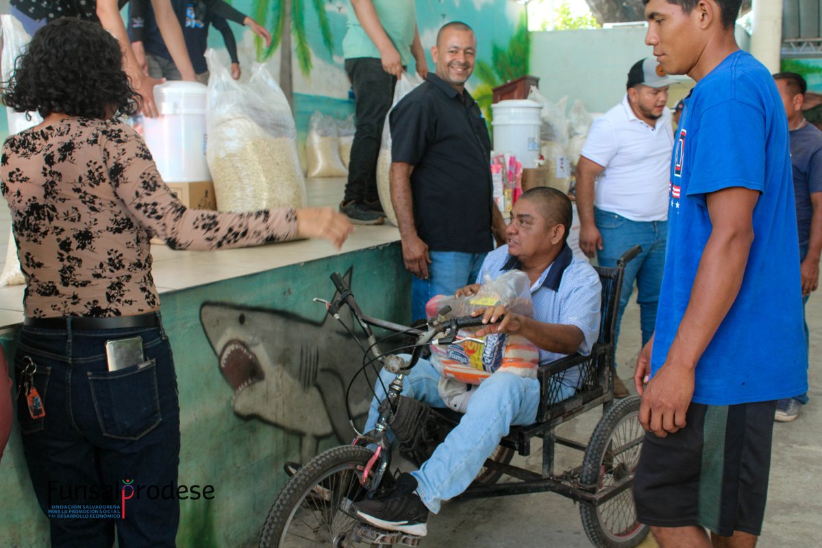 funsalprodese's tweet photo. 📸 Desde Isla Punta Arena, Entrega de alimentos, kits de higiene y biofiltros para 117 familias.
🌿 FUNSALPRODESE destacó en esta jornada como parte del proyecto financiado por Fundación Conrad N. Hilton, coordinado por CRGR, MPGR y con apoyo del Distrito de San Dionisio. https://t.co/4KntvlVu0f