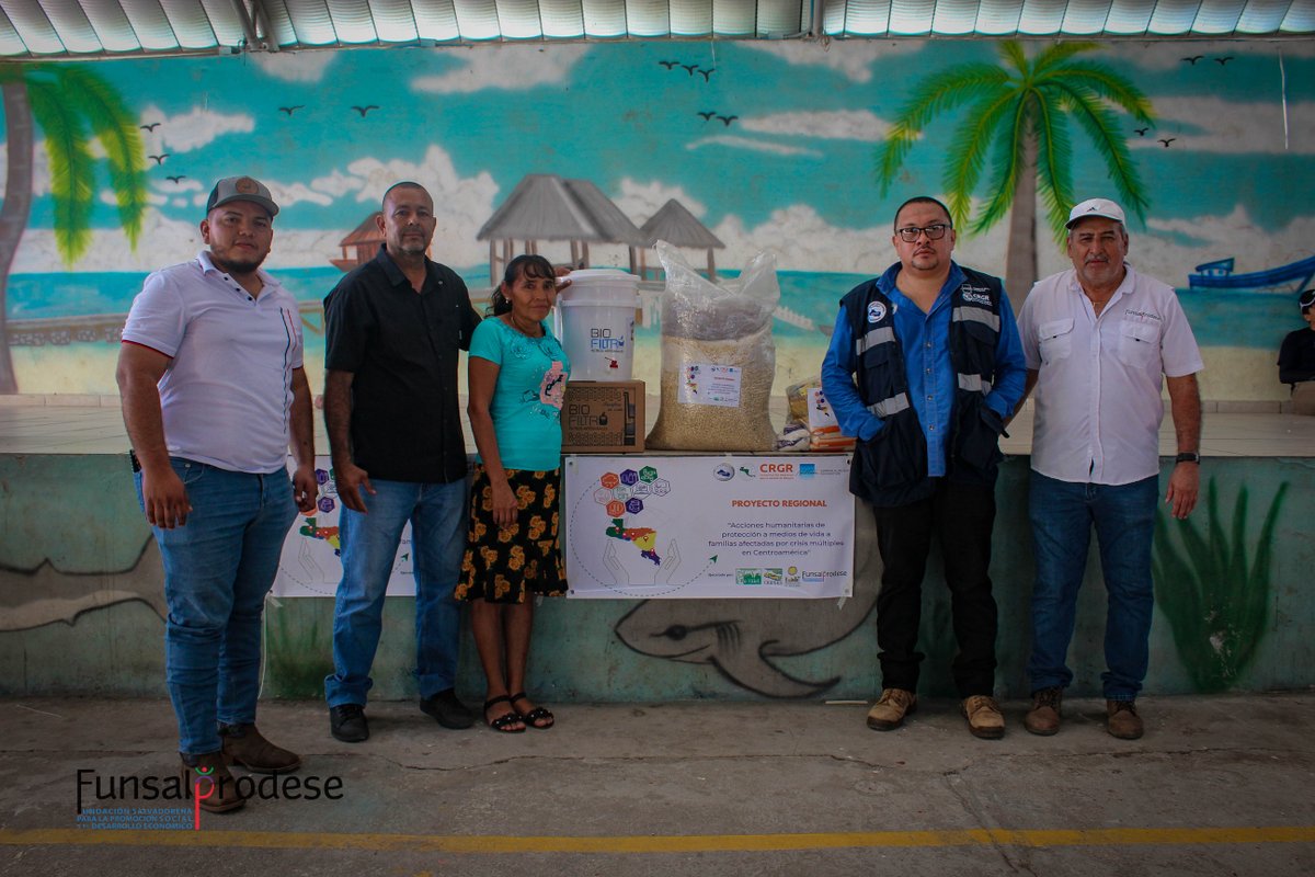 funsalprodese's tweet photo. 📸 Desde Isla Punta Arena, Entrega de alimentos, kits de higiene y biofiltros para 117 familias.
🌿 FUNSALPRODESE destacó en esta jornada como parte del proyecto financiado por Fundación Conrad N. Hilton, coordinado por CRGR, MPGR y con apoyo del Distrito de San Dionisio. https://t.co/4KntvlVu0f