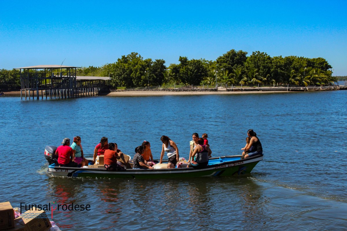 funsalprodese's tweet photo. 📸 Desde Isla Punta Arena, Entrega de alimentos, kits de higiene y biofiltros para 117 familias.
🌿 FUNSALPRODESE destacó en esta jornada como parte del proyecto financiado por Fundación Conrad N. Hilton, coordinado por CRGR, MPGR y con apoyo del Distrito de San Dionisio. https://t.co/4KntvlVu0f