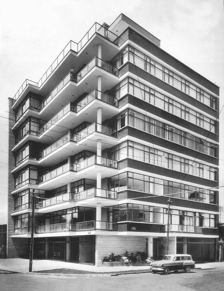hectorvelazhv's tweet photo. Edificio del gran arquitecto Vladimir Kaspé en Polanco así luce actualmente, cuando la arquitectura estaba bien hecha !

         1958                             Actualmente https://t.co/DMdZMO9Yn9