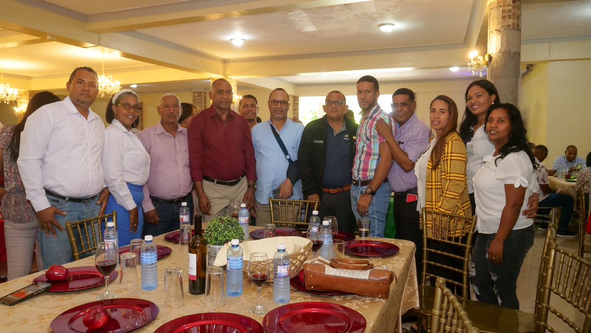 ¡El magisterio Peñagomista no se amilana! 
Somos una gran familia, comprometida con profundizar cambio significativo en la educación; el viernes Cenamos con región Este y Sto. Dgo, el sábado Almorzamos en Santiago y provincias del Norte y cerramos este domingo en Azua con el Sur.