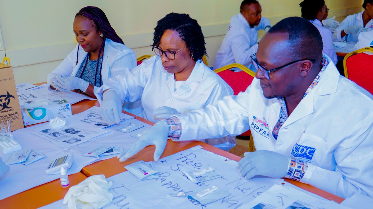 LVCTKe's tweet photo. As part of the transition to the WHO-recommended 3-Test Algorithm, #DhibitiProject, NASCOP & partners trained Kirinyaga County ToTs. Sessions included theory, practicals & competency assessments. Ready for rollout! 💪
#EndHIV #HIVControl #KenyaHealth https://t.co/SNRCih9JQD