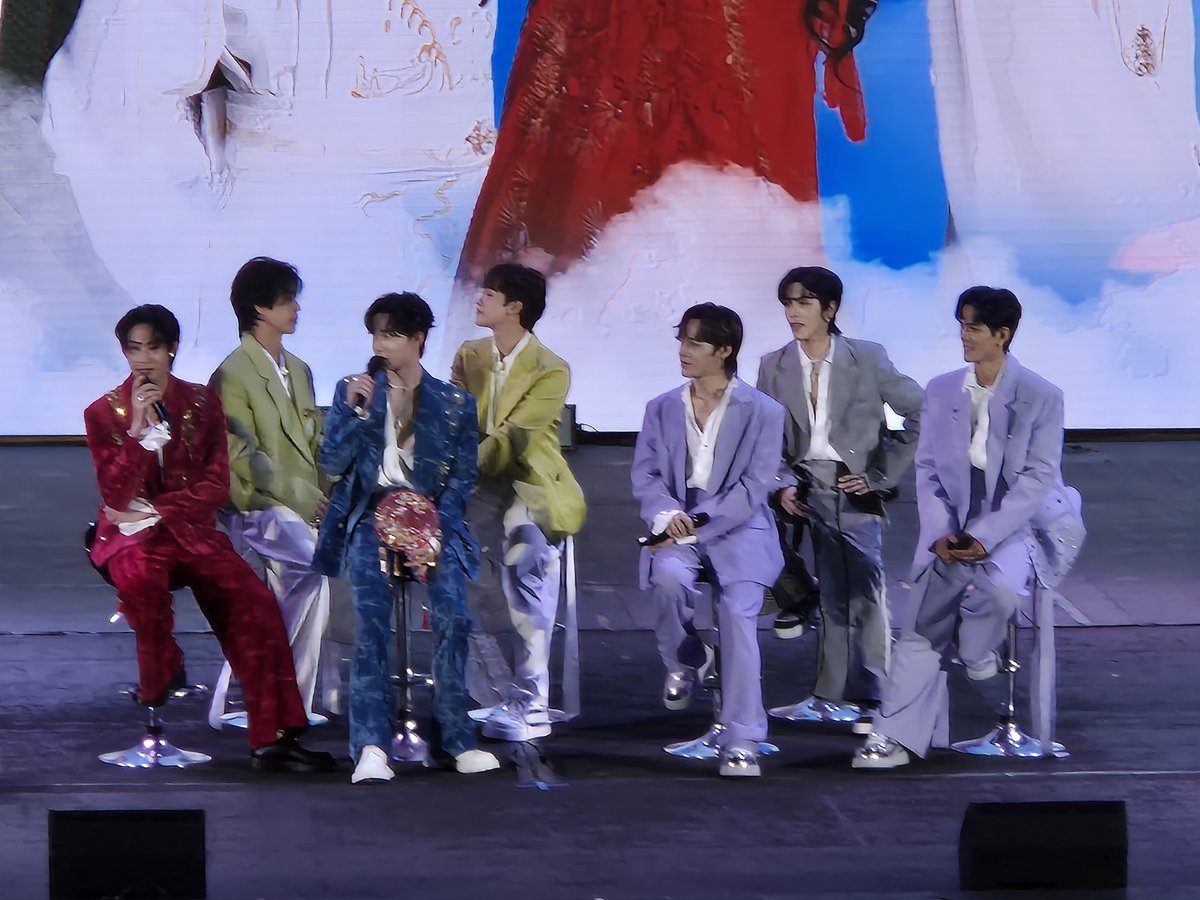 mayyon_TTY's tweet photo. รักน้าาาาาเจ้าพวกตุวจิ๋วทั้ง 7 รวมถึงพี่เซล พี่โคนันด้วย จิตใจยังวนเวียนกับรักใต้บรรทัดทุกคืนวัน😚😚😚😚
#CongratsBOTWandTTY
#รักใต้บรรทัด #BattleOfTheWriters
#TutorYim #มาร์คเจ็ม #willifocus #perhighh https://t.co/ySwjoX13An