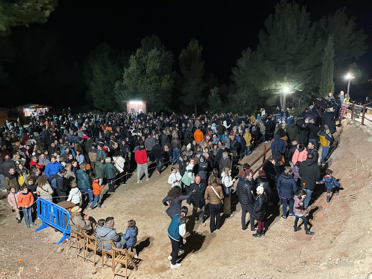 ajuntament_vh's tweet photo. ⭐ 2.800 persones han gaudit ja del Pessebre dels Estels a la Masia de Castelló! En concret, 2.073 el 6 de desembre; i més de 650, el 7 de desembre, tot i que l’Associació @masiacastello va haver de suspendre els darrers passis a causa del vent.

📸 Miquel Botello https://t.co/jGVKvZoMoz