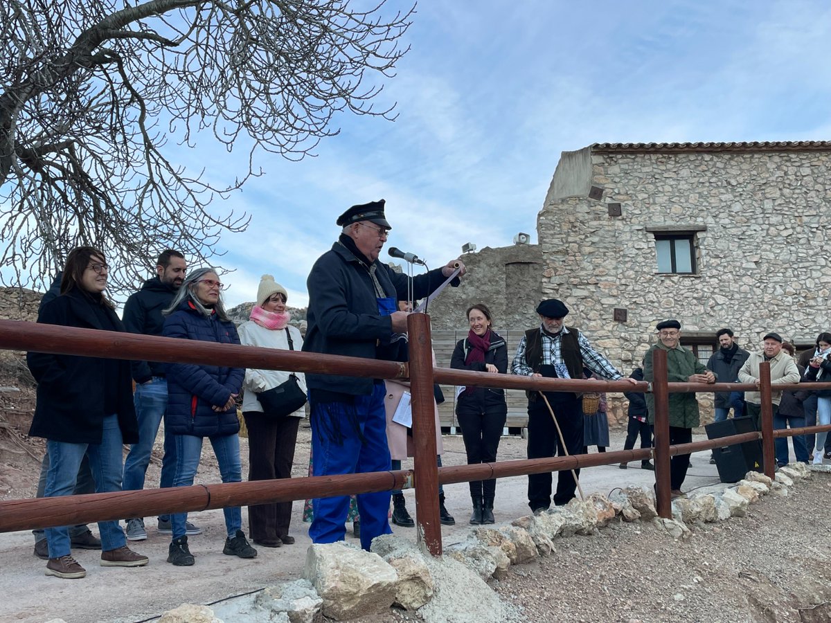 ajuntament_vh's tweet photo. ⭐ 2.800 persones han gaudit ja del Pessebre dels Estels a la Masia de Castelló! En concret, 2.073 el 6 de desembre; i més de 650, el 7 de desembre, tot i que l’Associació @masiacastello va haver de suspendre els darrers passis a causa del vent.

📸 Miquel Botello https://t.co/jGVKvZoMoz