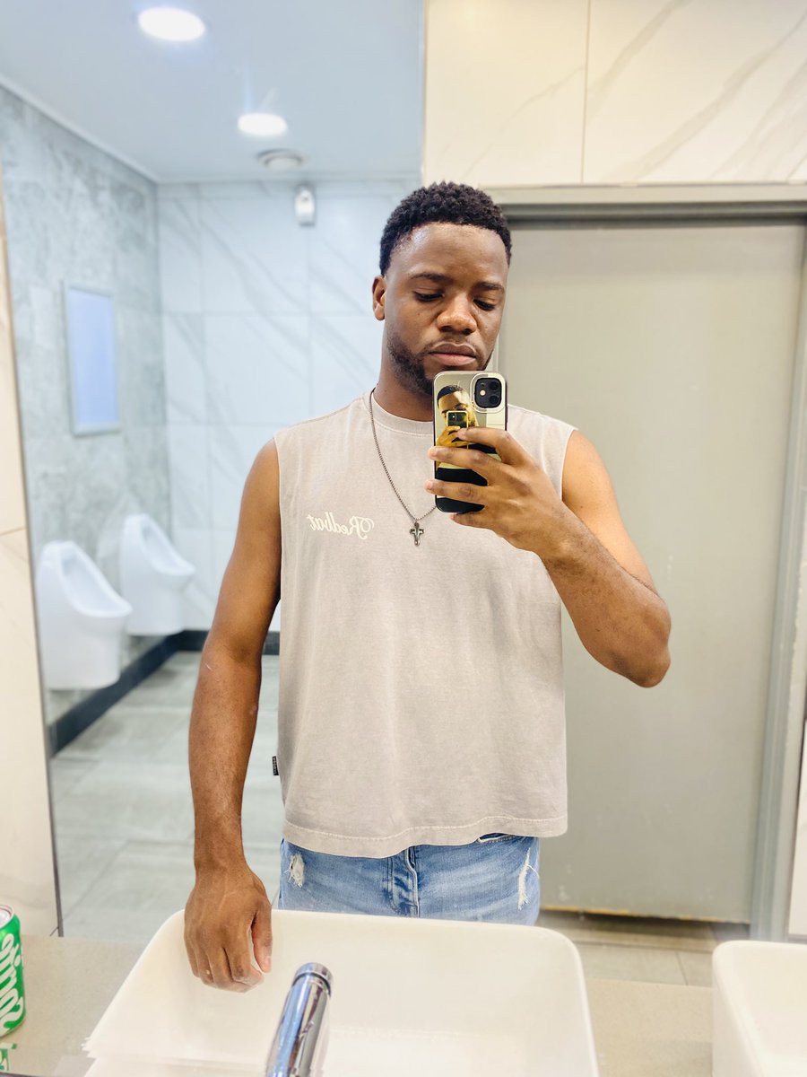 dm_rikhotso's tweet photo. Dark, Tall and Handsome Tsonga Boy🔥🔥❤️❤️🙈🙈 https://t.co/FHtMjMS2j3