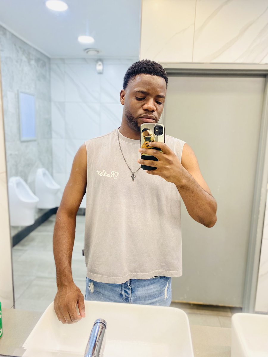 dm_rikhotso's tweet photo. Dark, Tall and Handsome Tsonga Boy🔥🔥❤️❤️🙈🙈 https://t.co/FHtMjMS2j3