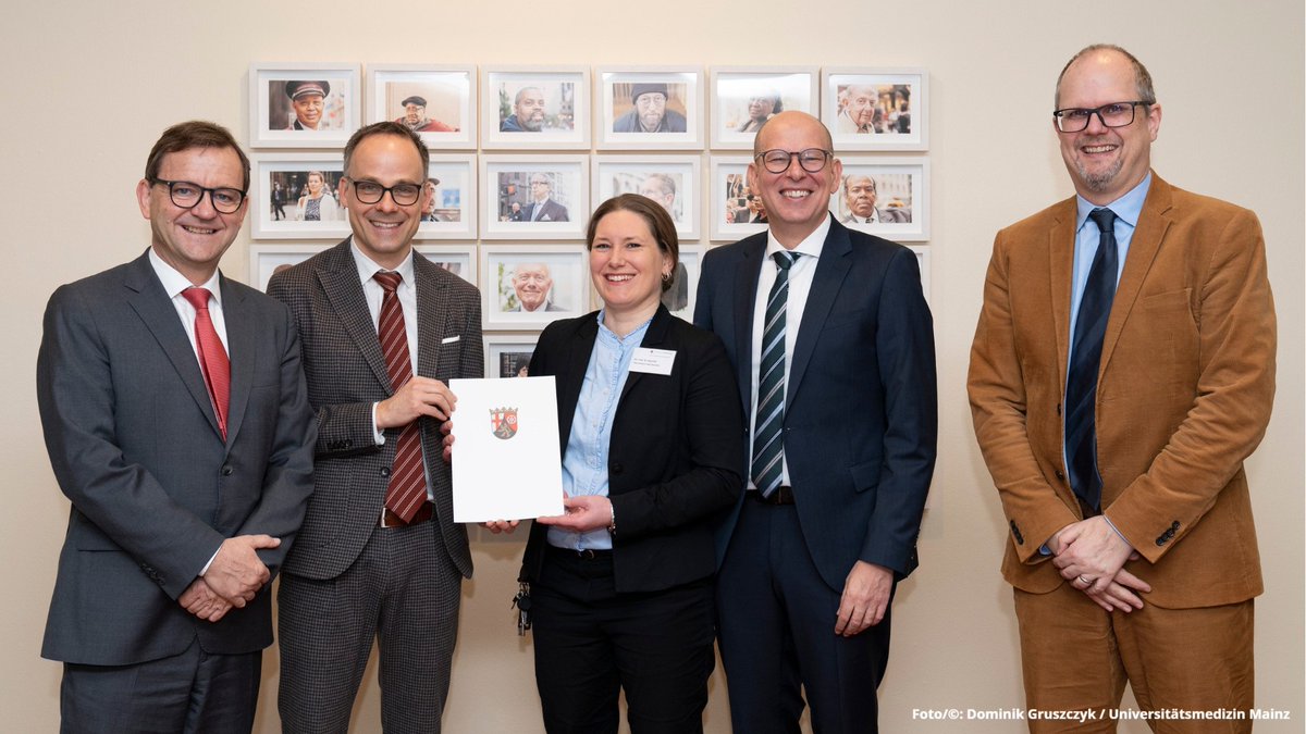 Universität Mainz (@uni_mainz) on Twitter photo Land RLP fördert neues Projekt im Bereich #Alternsforschung und #Resilienzförderung: Stärkung der seelischen Gesundheit von Menschen, die Angehörige mit einer #Demenz pflegen / Kooperation von #UnimedizinMainz, @LIRgGmbH und <a href="/FraunhoferITWM/">Fraunhofer ITWM</a>
unimedizin-mainz.de/presse/pressem…
<a href="/MWGRLP/">Ministerium für Wissenschaft und Gesundheit #RLP</a> Land RLP fördert neues Projekt im Bereich #Alternsforschung und #Resilienzförderung: Stärkung der seelischen Gesundheit von Menschen, die Angehörige mit einer #Demenz pflegen / Kooperation von #UnimedizinMainz, @LIRgGmbH und <a href="/FraunhoferITWM/">Fraunhofer ITWM</a>
unimedizin-mainz.de/presse/pressem…
<a href="/MWGRLP/">Ministerium für Wissenschaft und Gesundheit #RLP</a>