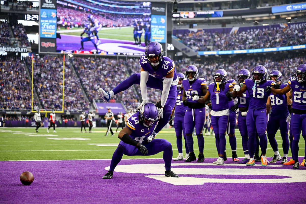NoExcuses_23's tweet photo. Don’t forget to vote us to the Probowl! 🔥
@Cambeezy_ 
Josh Metellus #ProBowlVote 
Cam Bynum #ProBowlVote https://t.co/YxRDeEAhzK