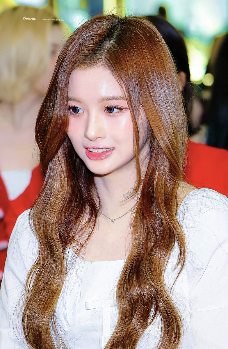 deerin0126's tweet photo. #SULLYOON #설윤
#NMIXX #엔믹스
241124 HQ
밤비 윤아야 (ෆ ͒•∘̬• ͒)◞🦌🫎🤍 https://t.co/0iBIQj51pl