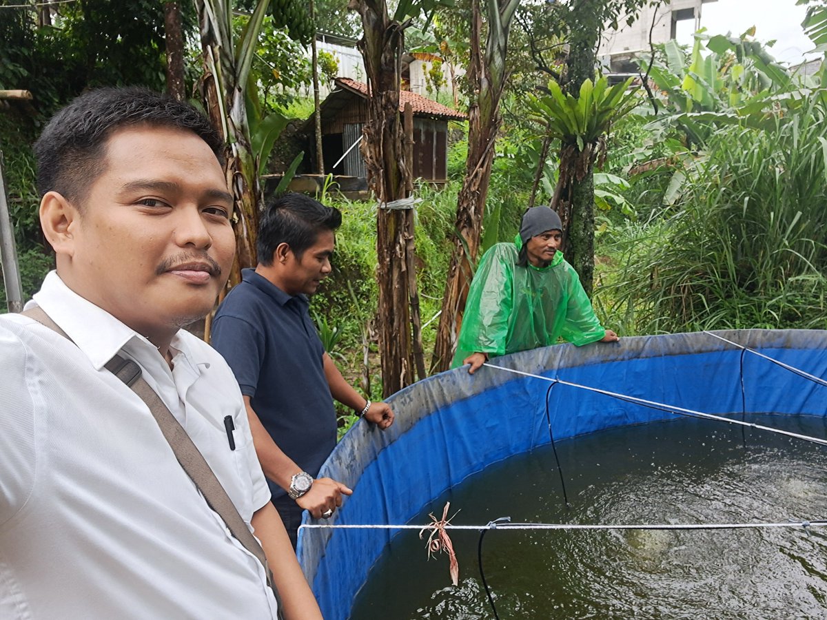 AgungDelly's tweet photo. Selasa ( 03 / 12 ) Delly Agung Rifansyah Luhkan Kabupaten Bogor, di Kelompok Putra Mandiri Desa Banjarwangi Kecamatan Ciawi , Kegiaan Monitoring Usaha Pembesaran ikan Nila Kelompok. #giatluhkansatmingkalbogor #Kabbogor #Aktivitas #Budidaya https://t.co/XrbyzHSZK5