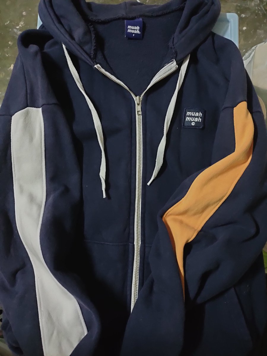 MarohaMirin's tweet photo. Muah Muah hoodie 
ฮู้ดแขนยาวมีซิป สีกรม แต่งแขนแถวเหลือง/ขาว
•180฿ รวมส่ง
Size : ขนาดฟรีไซส์ อก50 ยาว28

ผ้าข้างในไม่ใช่สำลีไม่เป็นขนติดเสื้อแน่นอน กันหนาว กันแดดได้

 #ส่งต่อเสื้อผ้า #ส่งต่อ #ส่งต่อเสื้อผ้ามือสอง #เสื้อผ้ามือสอง #เสื้อผ้าเกาหลี #โล๊ะตู้เสื้อผ้า #เสื้อคลุม #muah https://t.co/wyzblpPwGO