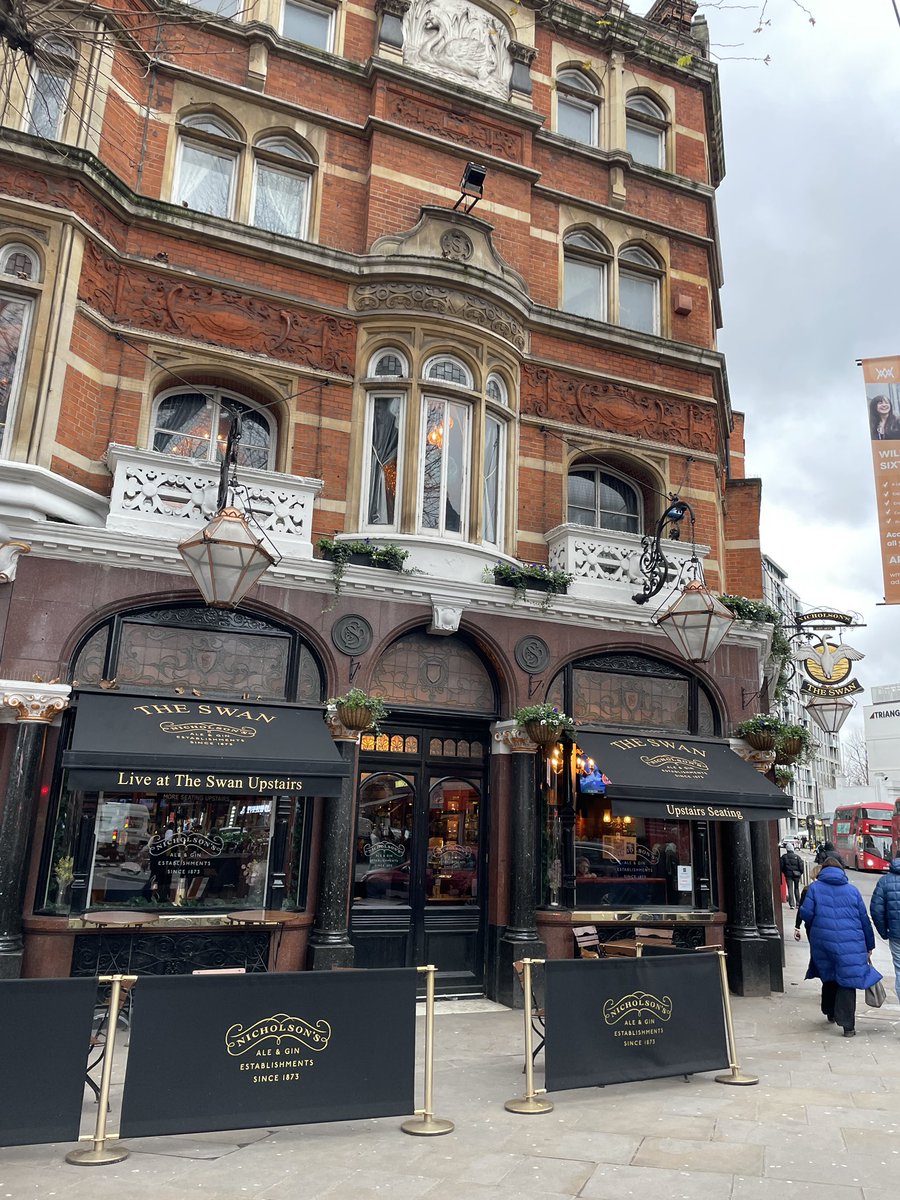 yvesiren's tweet photo. and now this pub close to the london venue named The Swan… it’s getting suspicious yves 🤨 https://t.co/zGj1DFJVnh