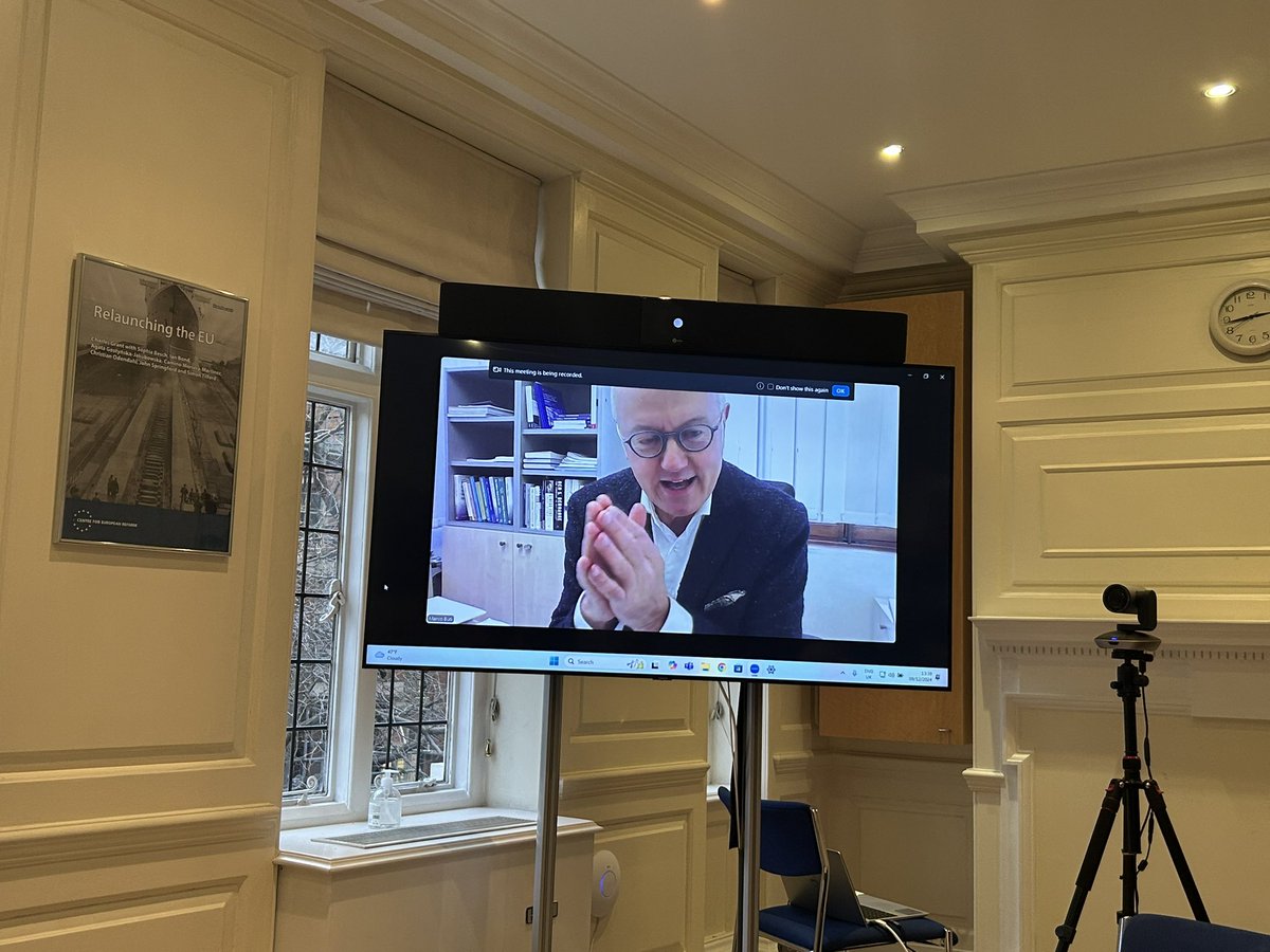 hsf_uk's tweet photo. We’re live at our joint lunch panel on expectations of new 🇪🇺Commission. Marco Buti kicking off with his thoughts pointing to strong centralisation of the EC, increased influence of Baltic countries (nexus of economic&amp;security) and pleading not to do ‘Draghi a la carte’ @CER_EU https://t.co/zsHpStAV1B