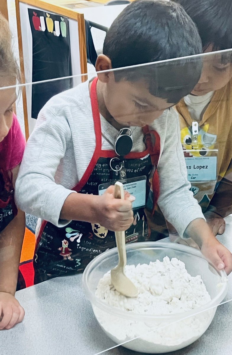 IsaacsECS's tweet image. Today&apos;s &quot;Make it Fun Monday&quot; comes from Ms. Ochoa&apos;s class. They made cookies to go in their hot chocolate stand. All types of learning is included in these activities and what a fun way to learn! #MakeitfunMonday #PoweredbyLearning @Plano_Schools