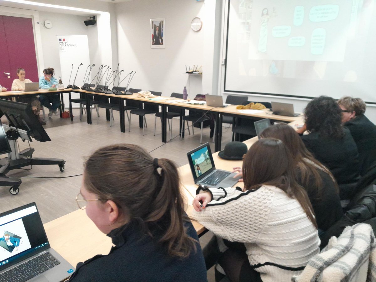 🕊️ #JournéeDeLaLaïcité
Les formateurs  <a href="/canope_DThdf/">Réseau Canopé 📍Hauts-de-France</a> forment ce jour les agents de la préfecture d'#Amiens et leur font découvir  l'Escape game "Mission Jaurès" afin de comprendre et transmettre les valeurs de la République.
<a href="/Prefet80/">Préfet de la Somme</a> <a href="/AmiensMetropole/">Amiens Métropole - Ville d’Amiens</a> <a href="/reseau_canope/">Réseau Canopé</a>