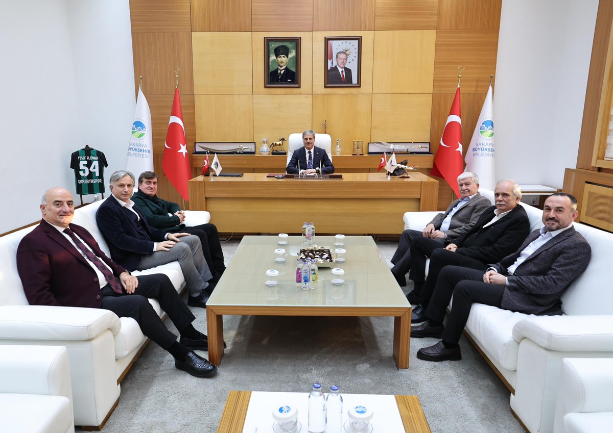 Bezmiâlem Vakıf Üniversitesi Rektörü Prof. Dr. Rümeyza Kazancıoğlu ve Üniversite Genel Sekreteri Dr. Zeynep Görmezoğlu’na,
Peynirci Baba Kahvaltılık Marketler Zinciri sahibi İsmail Keskin ve beraberindeki heyete,
İş insanları Ömer Arslan, Ertuğrul Öztürk, Orhan Yılgenci, Mustafa