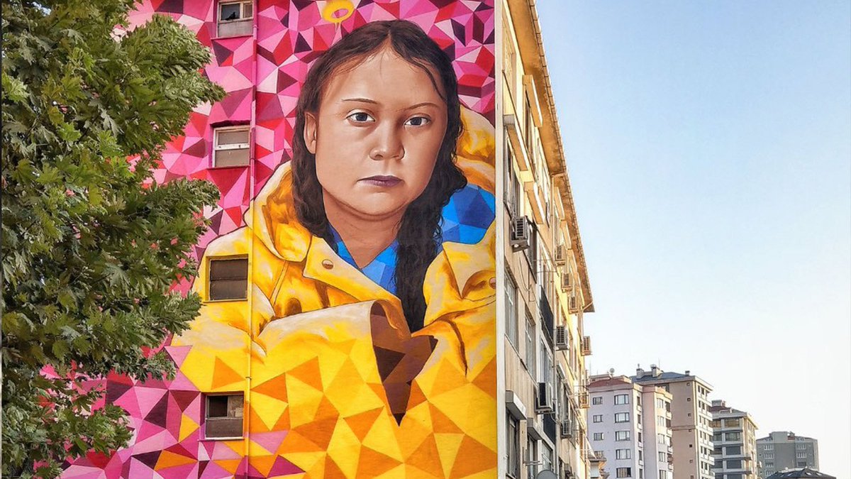 saritorbasorunu's tweet photo. 🟡 Türkiye'ye küfür eden AB Ajanı Greta Thunberg'in Kadıköy'de bir binada resmi olduğu ortaya çıktı.

Yetkililerden bunu kaldırmalarını rica ediyoruz. https://t.co/B9mEshxo1h