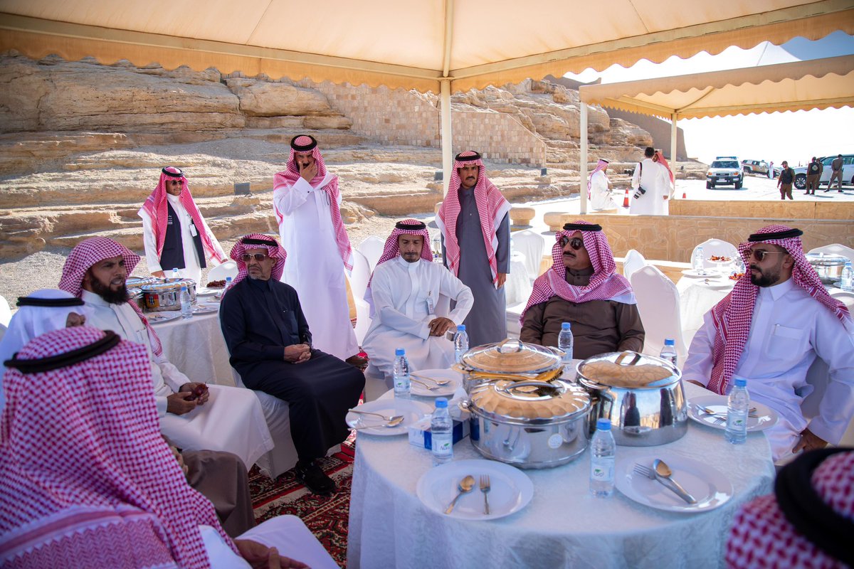 ADabanumay's tweet photo. تشرفنا يوم أمس بزيارة معالي #وزير_السياحة الدكتور أحمد بن عقيل الخطيب ونائب الوزير سمو الأميرة هيفاء بنت محمد آل سعود 

وذلك خلال زيارة محافظة #المجمعة والإطلاع على مرقب منيخ الذي يعد إرثاً تاريخياً ومعلماً هام.
وقد استلهمنا من هذه الزيارة الكريمة العديد من الرؤى والأفكار التي تساهم في تعزيز تنمية السياحة في وطننا الغالي تحت ظل قيادتنا الرشيدة أيدها الله.