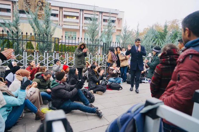 Mülakat mağdurları Gaziantep’ten, Sayın Vali Kemal Ceber’den gelecek haberi bekliyor. Sayın Ceber’in, mülakat mağdurlarının dosyasını, Sayın Cumhurbaşkanımıza ivedi olarak ileteceğinden hiç şüphemiz yok. #MülakatMağdurlarıCBnınHuzurunda
